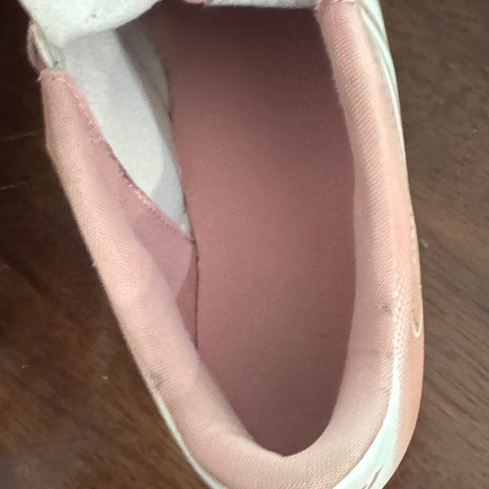 Adidas Women's Blush Pink Soccer cleats - Picture 4 of 5